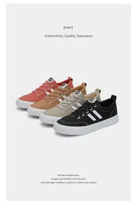 Vue détaillée de quatre paires de baskets en toile basses à rayures tendance en plusieurs coloris