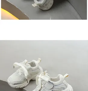 Vue détaillée des détails en mesh et velcro des baskets de course pour enfants beiges