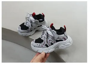 Baskets en maille respirante pour enfants avec détails argentés et fermeture velcro