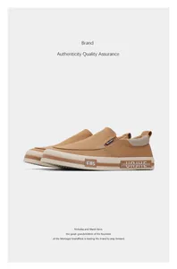 Braune Herren-Slipper aus Canvas mit stilvollem Branding für die modische Herbstsaison