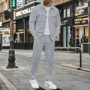Casual ανδρικό γκρι σετ από ύφασμα βάφλα με μακρυμάνικο πουκάμισο και ασορτί παντελόνι