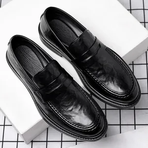 Κλασικά μαύρα δερμάτινα ανδρικά penny loafers με κρυφό εσωτερικό τακούνι ύψους 6 cm