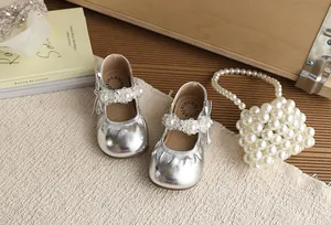 Zilveren metallic meisjes Mary Jane prinsessenschoenen met parels en bloemen-accent