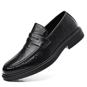 Mocassini classici da uomo in pelle nera con suola platform per business e casual