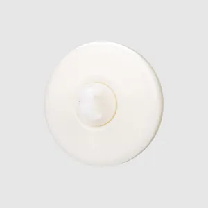 Bouton en nacre blanche naturelle avec queue pour vêtements premium et confection de luxe