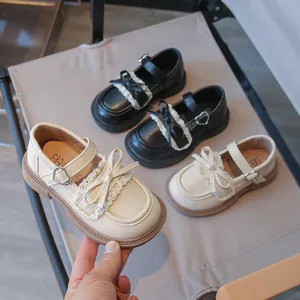 Elegante Mädchen Mary Jane Prinzessinnenschuhe mit Spitzenschleife und Herzschnalle in Beige