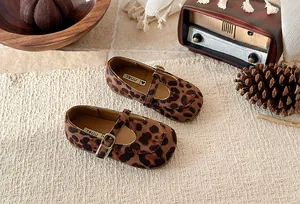 Detailed view of leopard print Mary Jane shoes for girls with T-strap and square toe design