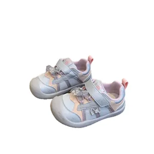 Zachte en ademende sportschoenen voor kinderen met antislipzolen voor peuter kinderen.
