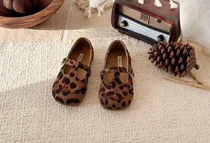 Vintage leopard print T-strap Mary Jane shoes for girls with flat soles