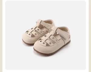 Sandalias de cuero crema para bebé con recortes transpirables de osito y suela blanda