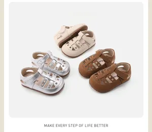 Sandalias transpirables para bebé en beige plata y marrón con lindos recortes de oso