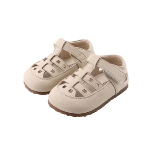Sandalias de cuero beige caladas para niños pequeños con suela de goma suave antideslizante