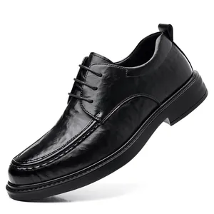 Klassische schwarze Herren-Business-Lederschuhe mit Schnürung und einer dicken Sohle