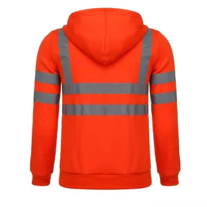 Rückansicht eines gut sichtbaren orangefarbenen Sicherheits-Hoodies mit Reflexstreifen