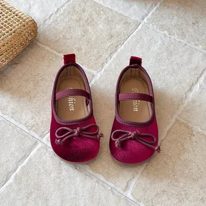 Elegante rood fluwelen Mary Jane prinsessenschoenen voor peuters met strik en zachte zool