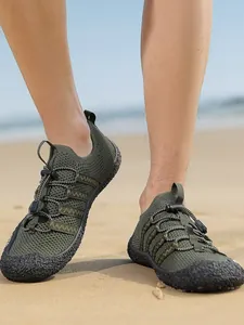 Zapatos de agua para hombre en malla verde transpirable para playa y deportes acuáticos