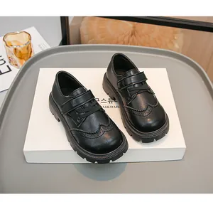 Scarpe Oxford classiche nere in stile britannico per ragazzi con chiusura a strappo