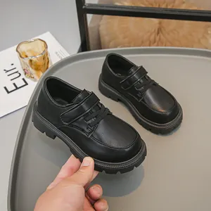 Scarpe classiche in pelle nera stile britannico per bambini con velcro su vassoio