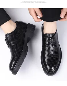 Détail de chaussures habillées noires pour hommes respirantes à semelles épaisses