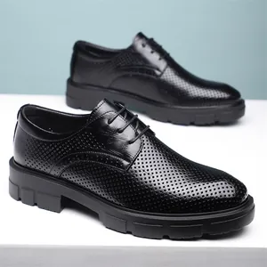 Chaussures richelieu homme noires perforées à semelles compensées pour mariage chic