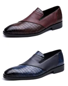 Gedetailleerde weergave van de bruine en blauwe herenschoenen met krokopatroon.
