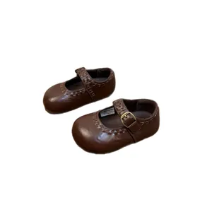 Klassische braune Mary Jane Schuhe aus Leder für Mädchen mit schickem Schnallenriemen