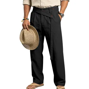 Detailansicht der legeren Herren-Leinenhose mit weitem Bein und einzigartigem Taillendesign