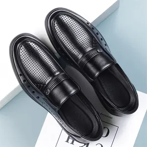 Ademende zwarte leren herenloafers met een stijlvol opengewerkt geperforeerd ontwerp