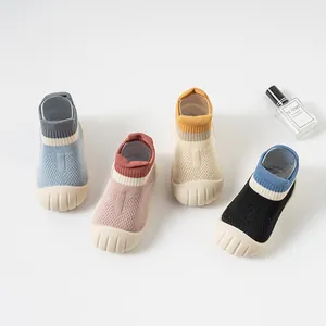 Chaussures de marche souples en tricot pour bébé avec bout en caoutchouc antidérapant