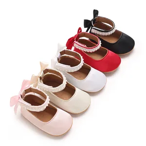 Satin-Prinzessinenschuhe für Babys mit Perlenriemen und Schleifen in fünf Farben.