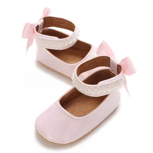 Chaussures bébé fille pailletées roses avec lanières perlées et nœuds décoratifs au dos