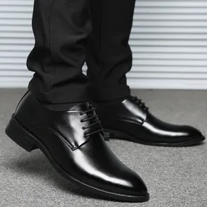 Scarpe stringate classiche da uomo in pelle nera a punta per affari e occasioni formali