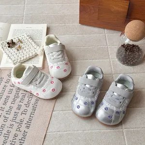 Sneakers da Bambina in Stile Balletto Ricamo Floreale Pizzo Chiusura a Strappo Suola Morbida Scarpe Primi Passi Casual