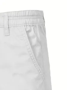 Detailaufnahme der Herren-Schnelltrocknungsshorts mit elastischem Bund und Seitentasche.