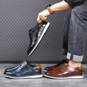 Detaillierte Ansicht von Herren-Brogue-Derby-Schuhen aus Leder in Schwarz, Blau und Braun