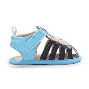 Blaue Baby-Sandalen mit niedlichem Bären und weicher, rutschfester Sohle für Kleinkinder