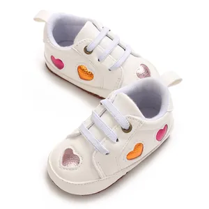 Chaussures de Premiers Pas pour Bébé Baskets Blanches à Semelle Souple Avec Motif de Cœur Métallique Coloré Chaussures Décontractées