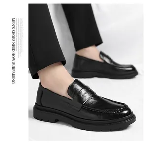 Hochwertige schwarze Leder-Loafer für Herren im klassischen Business-Formal-Design