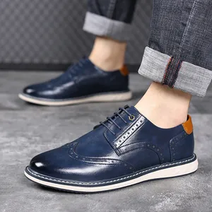 Herren Brogue Lederschuhe in Marineblau mit stilvollen Flügelkappen und Schnürverschluss