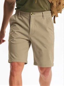 Detailansicht der schnell trocknenden Outdoor-Cargo-Shorts für Herren in Khaki mit Gummibund