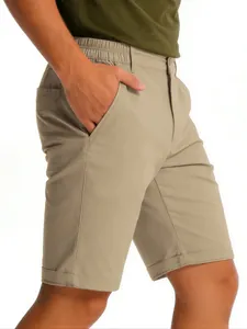 Detailansicht der schnelltrocknenden Khaki-Shorts für Herren mit einem elastischen Bund