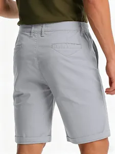 Detaillierte Rückansicht der grauen, schnell trocknenden Golf-Shorts für Herren mit Taschen