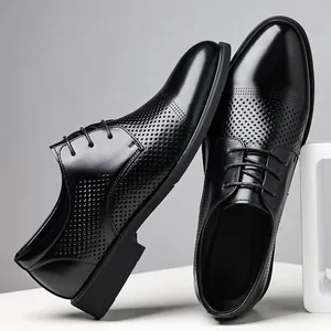 Klassieke zwarte zakelijke herenschoenen met ademend geperforeerd ontwerp voor zomer