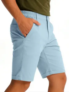 Detailansicht der hellblauen schnelltrocknenden Golf-Shorts für Herren mit Seitentasche