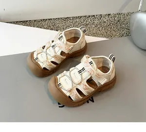Sandalias de verano beige para niños con estampados de dibujos animados y punta cerrada