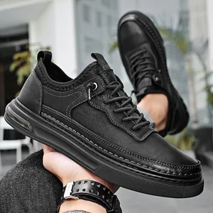 Scarpe casual nere da uomo con suola morbida antiscivolo e cuciture bianche alla moda