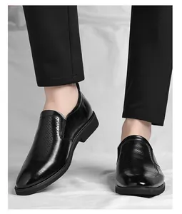 Atmungsaktive Herren-Business-Slipper mit Lochmuster und eleganter schwarzer Oberfläche
