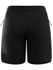 Vista posteriore di pantaloncini sportivi neri da uomo con tasca e tessuto traspirante