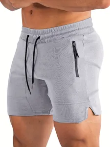 Dettaglio pantaloncini sportivi grigi uomo asciugatura rapida con tasca a zip e trama tessuto.