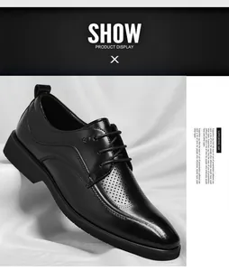 Gros plan de chaussures de ville en cuir noir respirant avec détails perforés élégants
